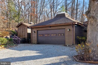 140 Paris Heights Ln in Paris, VA - Foto de edificio - Building Photo