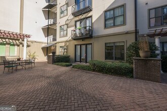 5300 Peachtree Rd in Atlanta, GA - Building Photo - Building Photo