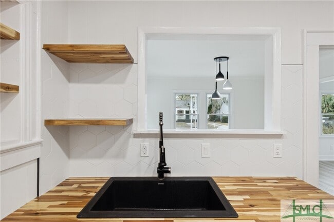 property at 1527 NE 36th St
