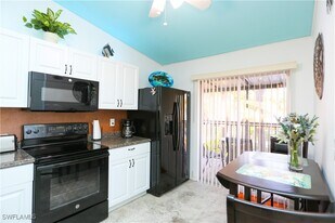 4030 Northlight Dr in Naples, FL - Building Photo