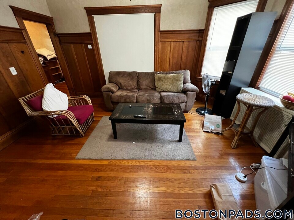 59 Quincy St in Medford, MA - Building Photo
