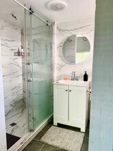 6015 N Alturas Ave in Stockton, CA - Foto de edificio - Building Photo