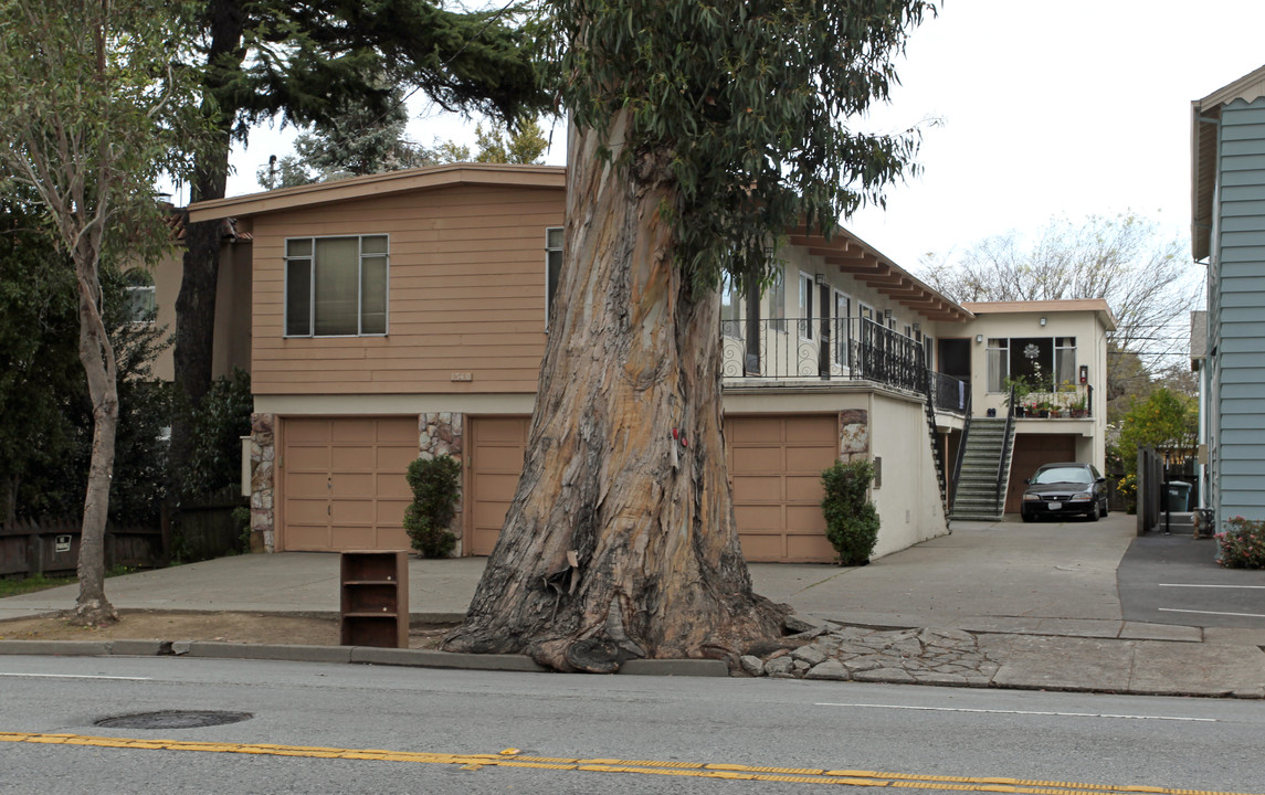 1340 El Camino Real in Burlingame, CA - Foto de edificio