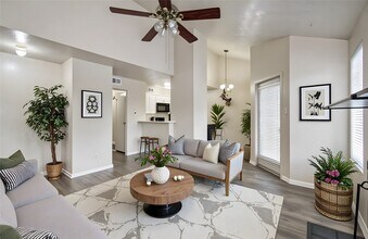 2021 Spenwick Dr in Houston, TX - Building Photo - Building Photo