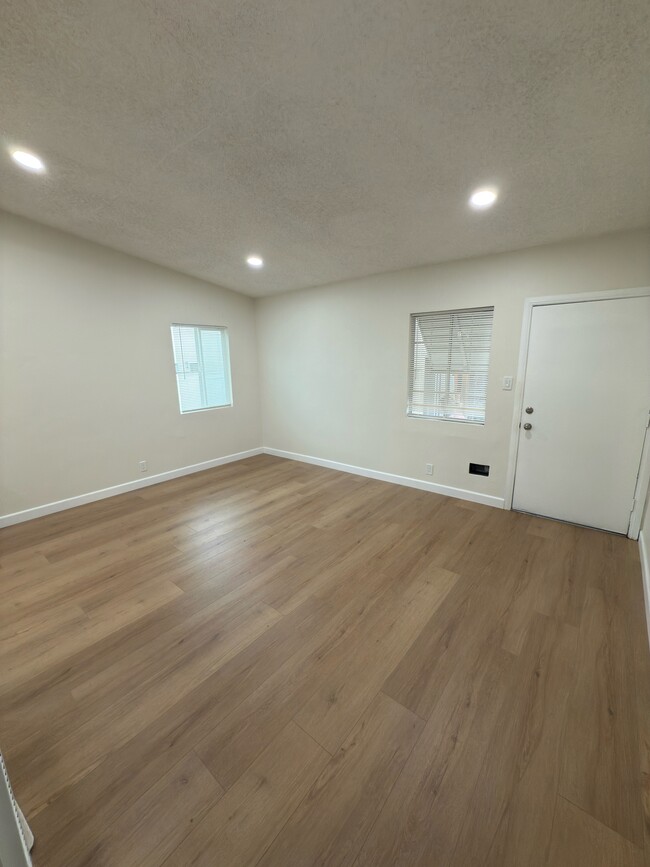 2926 E Cade St, Unit C in Long Beach, CA - Foto de edificio - Building Photo