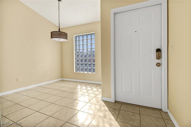 26705 Little John Ct in Bonita Springs, FL - Foto de edificio - Building Photo