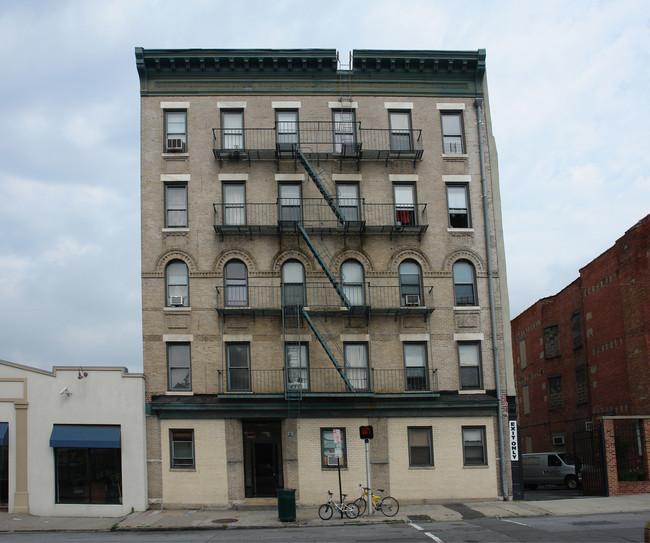 717 Main St in New Rochelle, NY - Foto de edificio - Building Photo