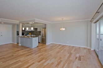 4545 Wornall Rd, Unit 1101 in Kansas City, MO - Building Photo - Building Photo
