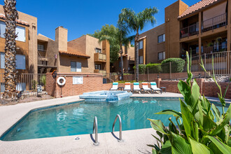 Catalina Crossing Apartments in Oro Valley, AZ - Foto de edificio - Building Photo