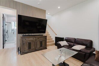 13540 Hamlin St in Los Angeles, CA - Foto de edificio - Building Photo