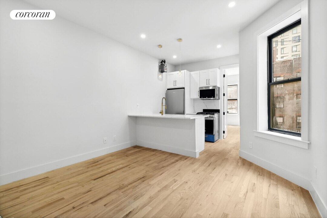 204 W 96th St in New York, NY - Building Photo