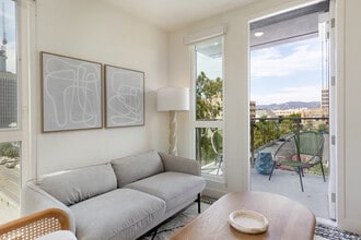 The Nexen in Los Angeles, CA - Foto de edificio - Interior Photo