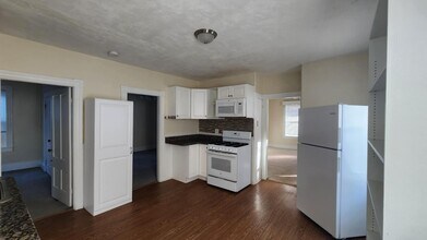 1208 Social St, Unit 1 in Blackstone, MA - Foto de edificio - Building Photo