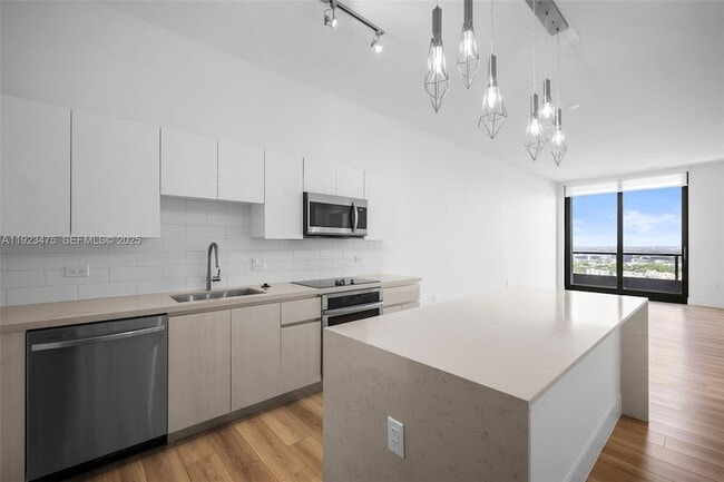 101 Diplomat Pkwy, Unit 1507 in Hallandale Beach, FL - Building Photo - Building Photo