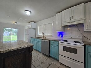 444 E Pennsylvania St in Van, TX - Building Photo - Building Photo