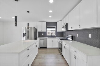 2416 NW 98th Ln in Coral Springs, FL - Building Photo - Building Photo