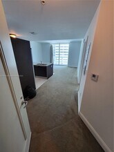1900 N Bayshore Dr in Miami, FL - Building Photo - Building Photo