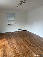 28 Cross St in Westport, CT - Building Photo - Building Photo