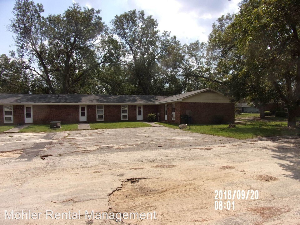 6400 Starbrook Dr in Fayetteville, NC - Foto de edificio