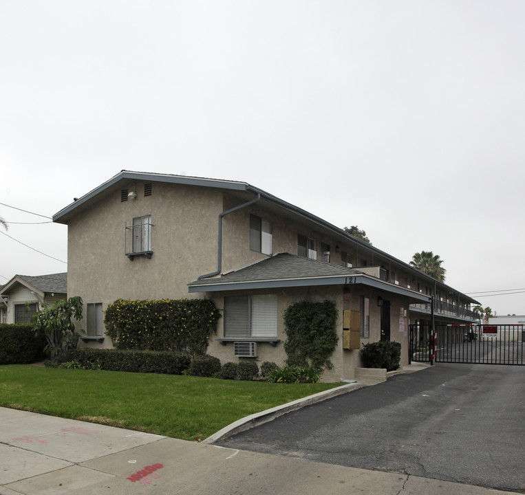 McClay Apartments in Santa Ana, CA - Building Photo