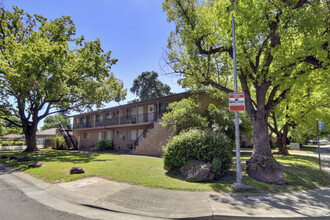 1100 Weber Way in Sacramento, CA - Building Photo - Building Photo