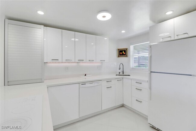 property at 9 High Point Cir N