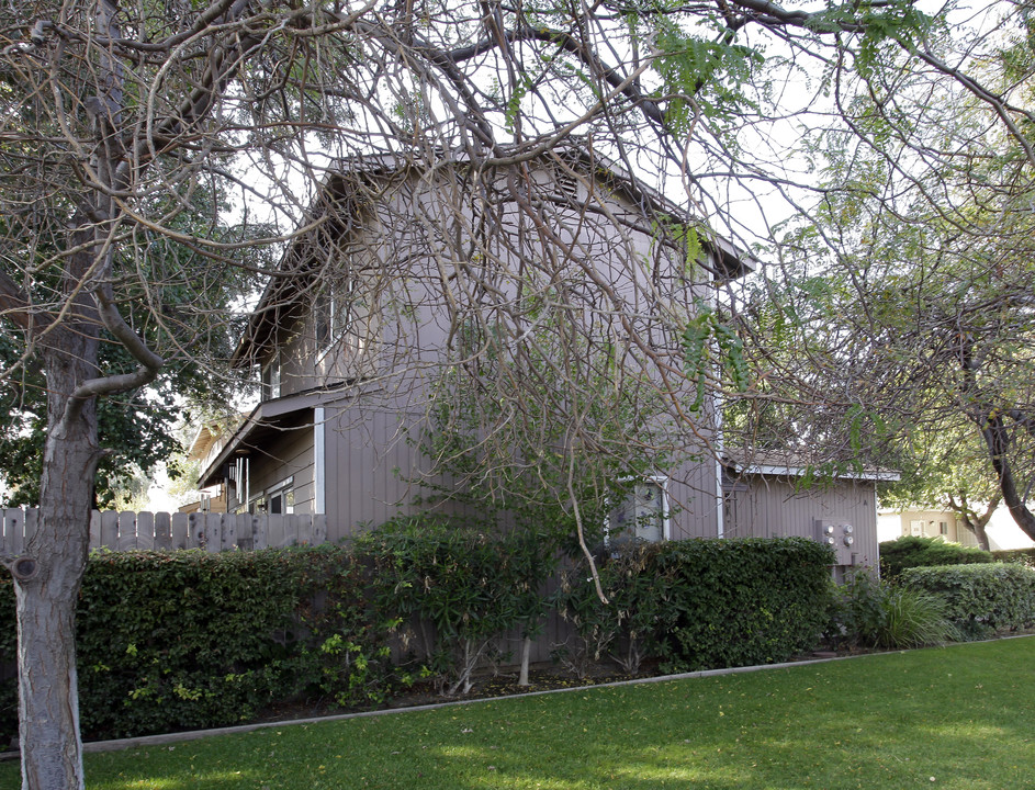 498 Thomas St in Woodland, CA - Building Photo