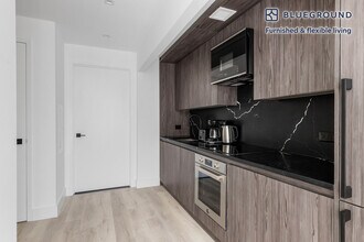 280 E Houston St in New York, NY - Building Photo - Building Photo