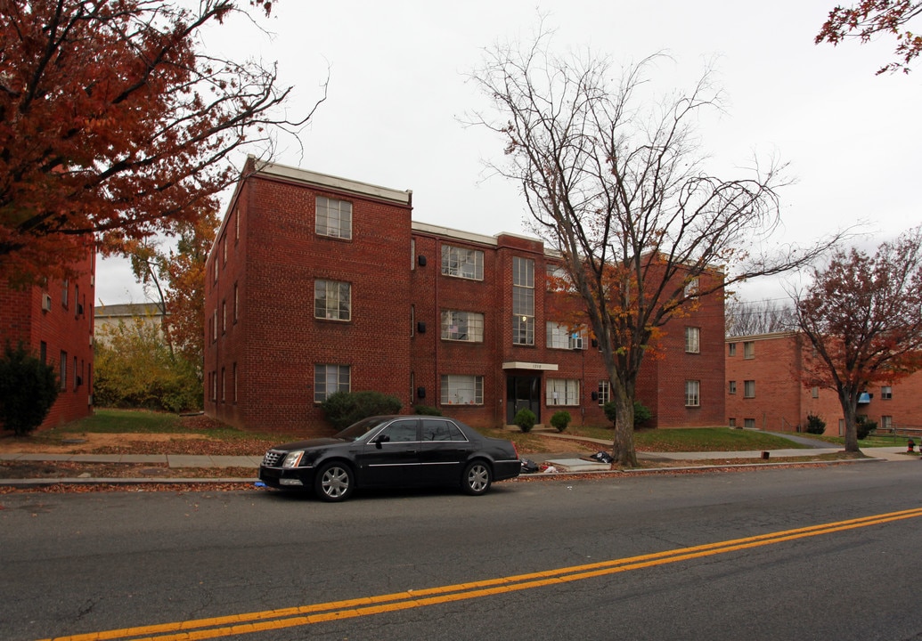 1210 Eastern Ave NE in Washington, DC - Foto de edificio