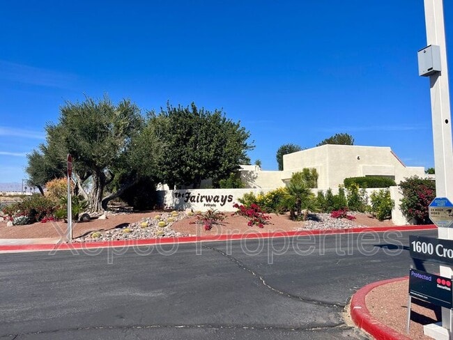 1607 Augusta Plaza in Palm Springs, CA - Building Photo - Building Photo