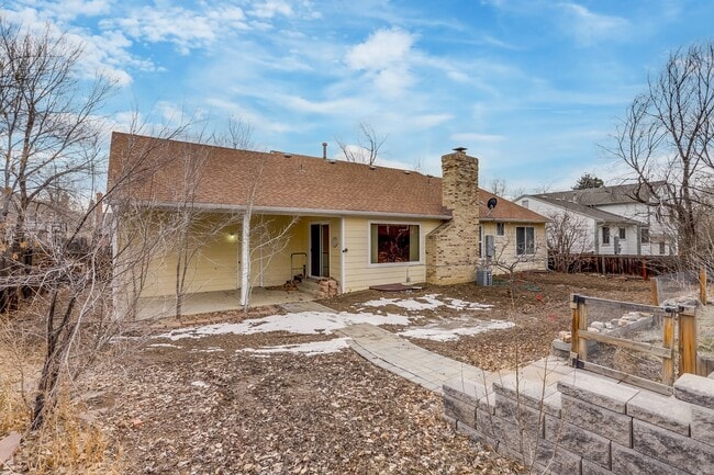 property at 3149 N Oak Cir