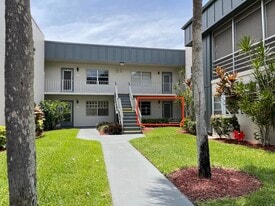 306 Burgundy G in Delray Beach, FL - Building Photo