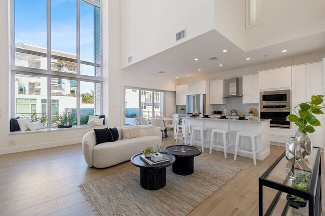 1343 4th St in Sarasota, FL - Foto de edificio - Building Photo