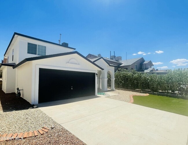 7344 Prickley Pear Dr in El Paso, TX - Building Photo - Building Photo