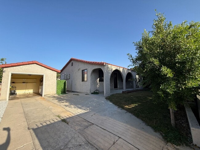 property at 2417 W Ave 30