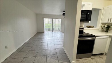10389 N Kendall Dr in Miami, FL - Building Photo - Building Photo