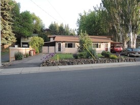 627 SW Center St in Pullman, WA - Building Photo