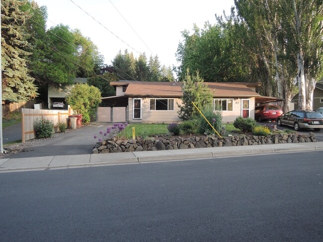 property at 627 SW Center St