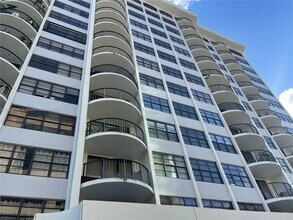 66 Valencia Ave in Coral Gables, FL - Building Photo - Building Photo