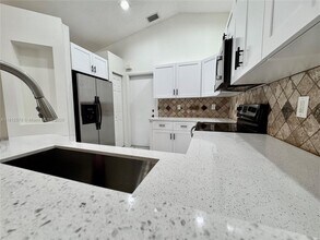 4481 Dogwood Cir in Weston, FL - Building Photo - Building Photo