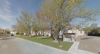 Cambridge Place in Fayetteville, AR - Foto de edificio - Building Photo