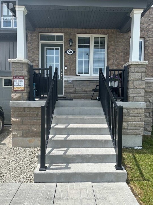 58 Stately Dr in Wasaga Beach, ON - Building Photo