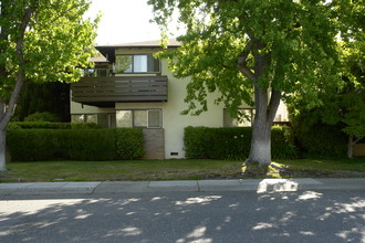 210 Waverley St. in Menlo Park, CA - Building Photo - Building Photo