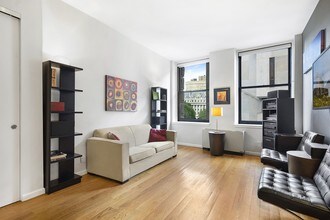 150 Nassau St-Unit -4G in New York, NY - Building Photo - Building Photo