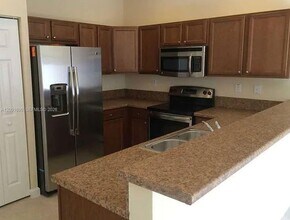 8913 W 35th Way in Hialeah, FL - Building Photo - Building Photo