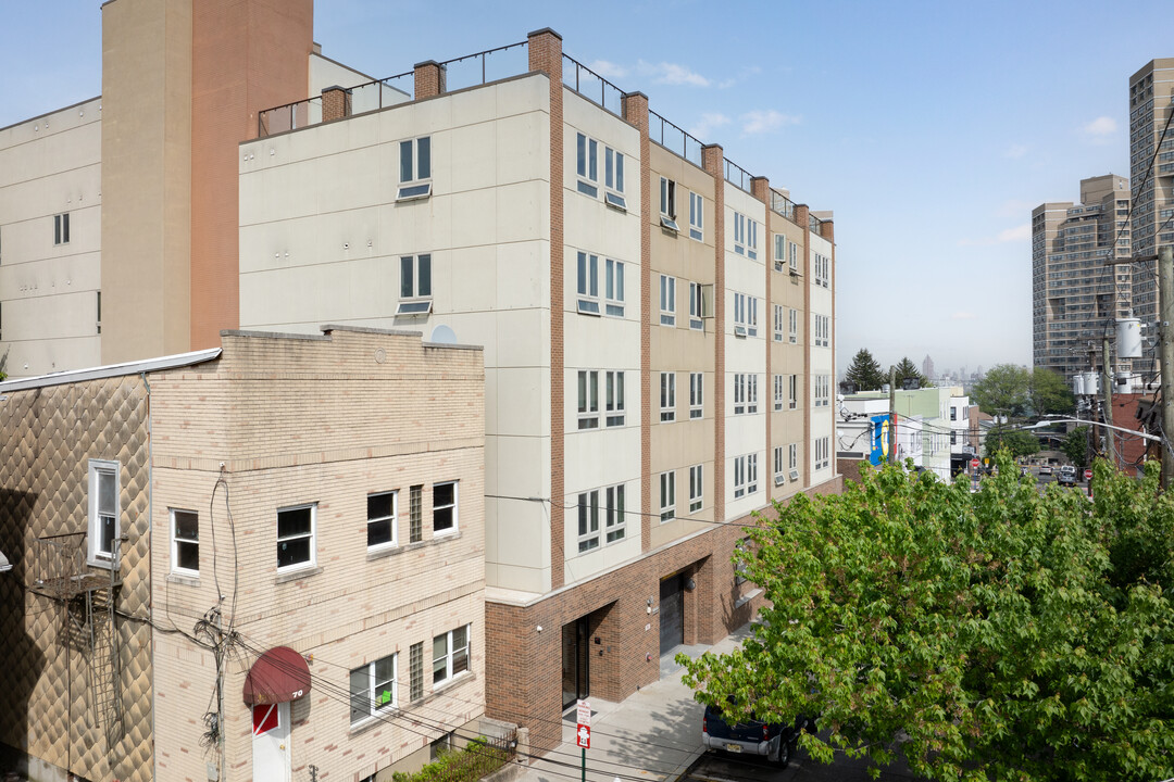 Green Roof Condominums in Guttenberg, NJ - Building Photo