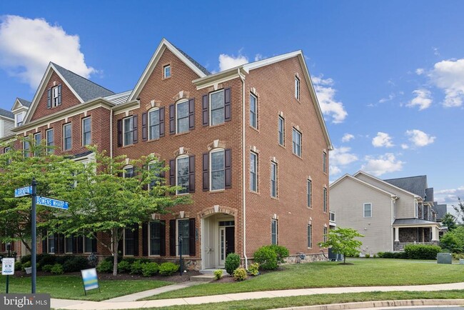 property at 43109 Clarendon Sq