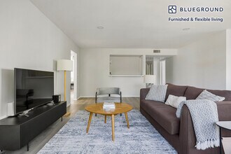 616 N Sweetzer Ave in Los Angeles, CA - Building Photo - Building Photo