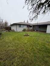 1410 SE 27th Ave in Albany, OR - Building Photo - Building Photo