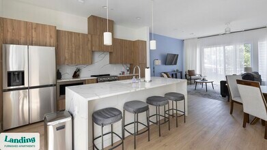 2206 Arroyo Ave, Unit 203 in Dallas, TX - Building Photo - Building Photo